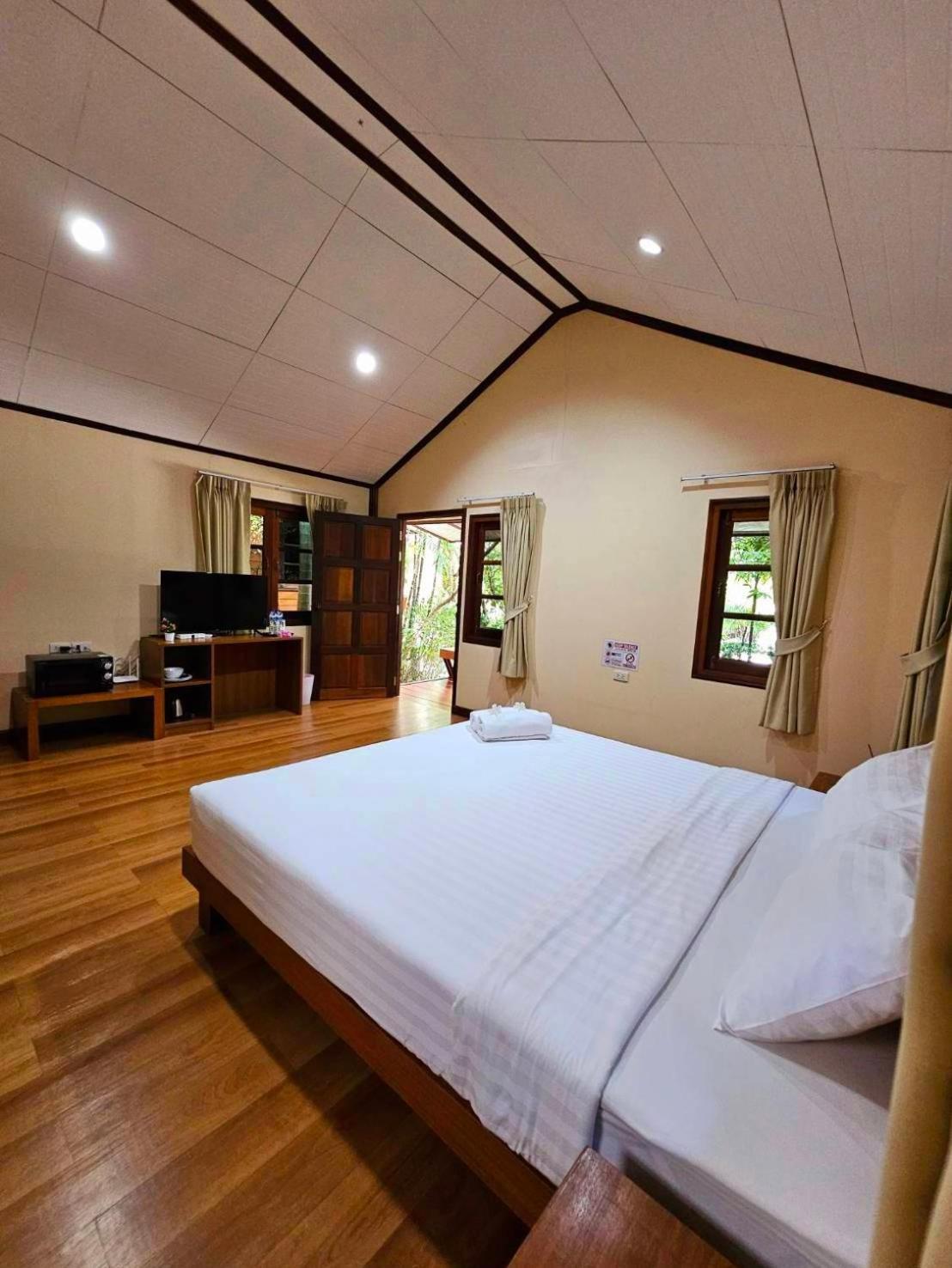 Samran Resort Chalong Exterior foto