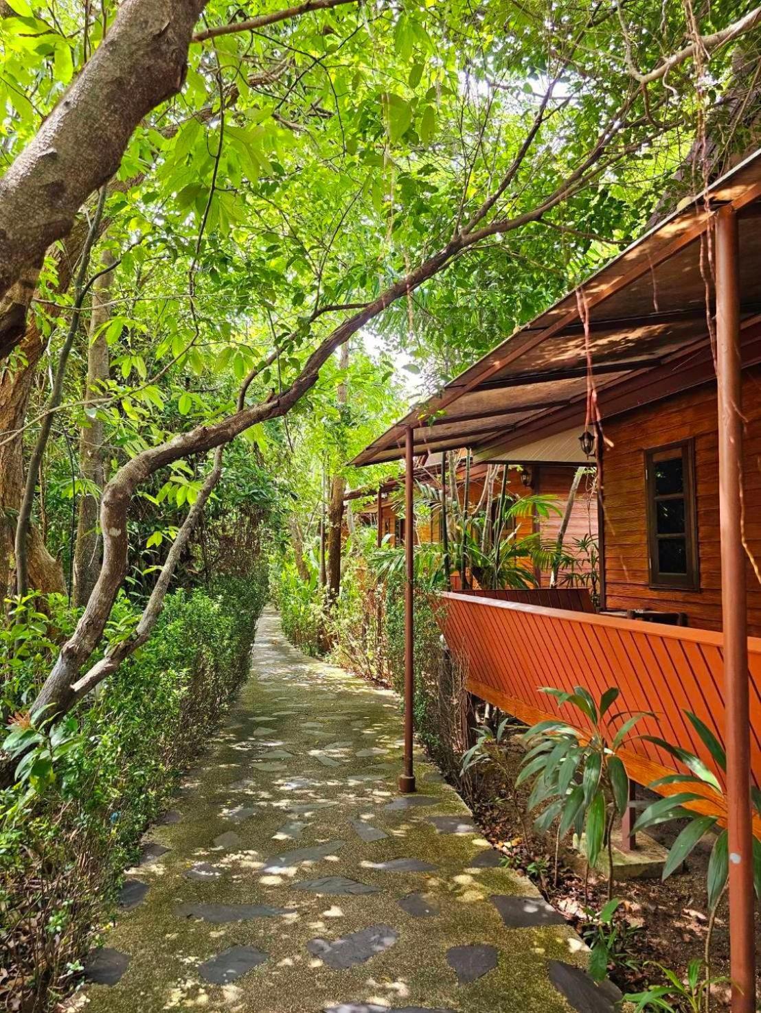Samran Resort Chalong Exterior foto